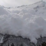北コーカサスのアバランチコントロールによる雪崩映像、デ、デカイね Caucasus-AC.jpg