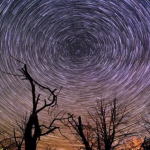 タイムラプス:モニュメント・バレーの夜空を照らす「YIKÁÍSDÁHÁ」 milkyway.png
